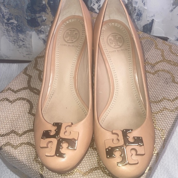 Authentic Tory Burch Lowell New Logo Wedge Pump with Stacked wooden heels - Picture 8 of 17